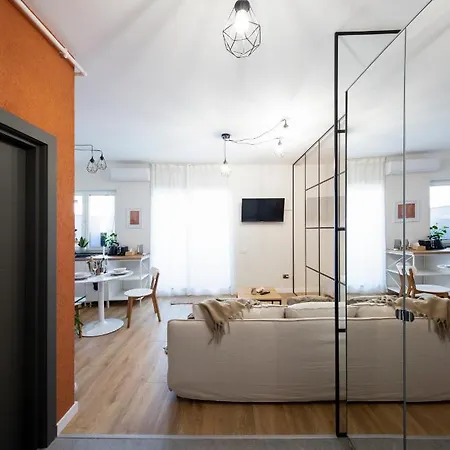 Unique View Balcony & Parking Space Apartment *