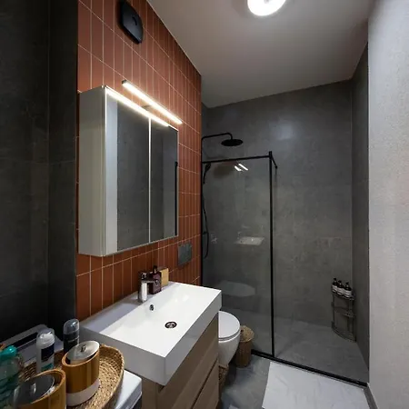 Unique View Balcony & Parking Space Apartment *